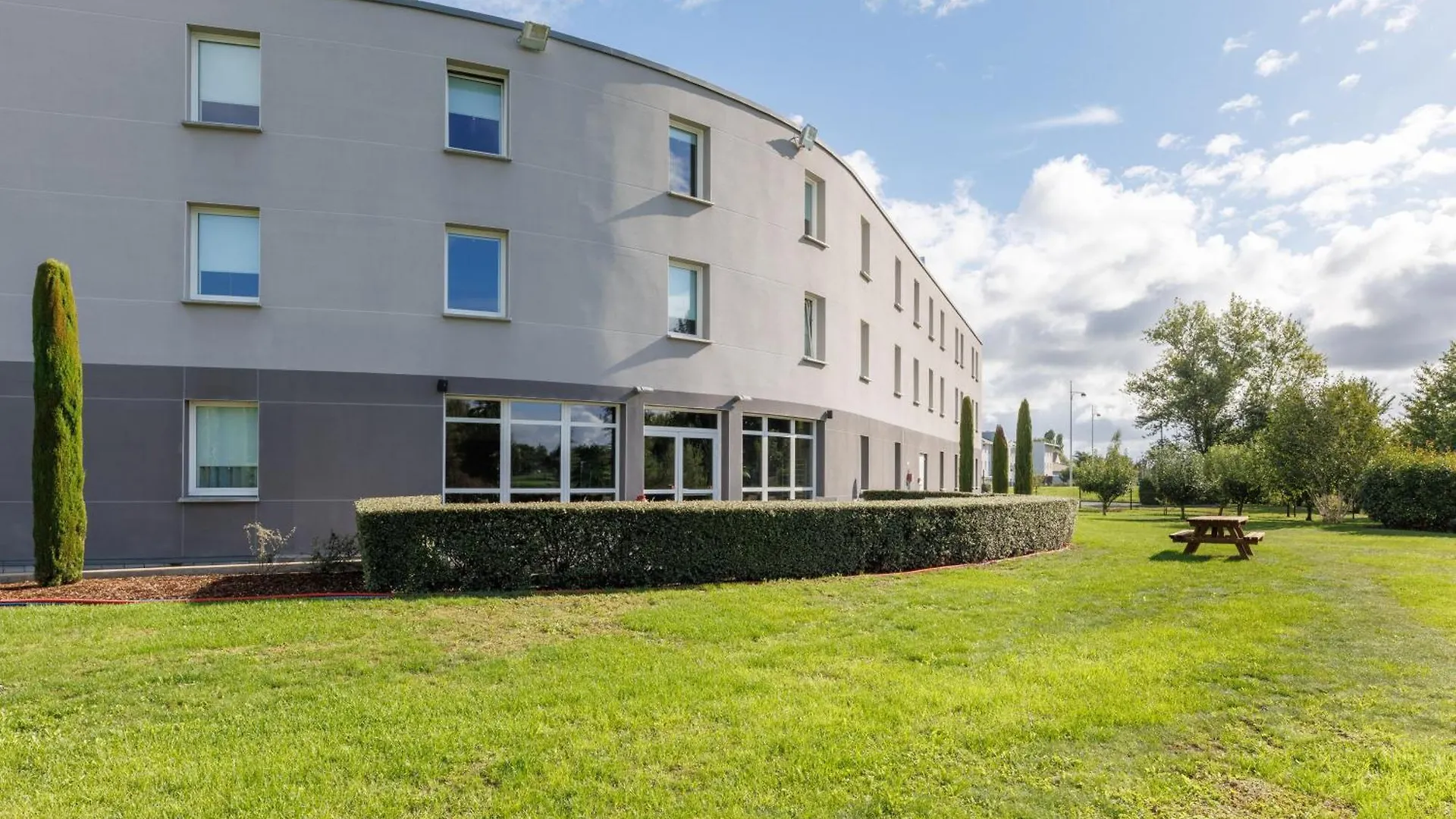 B&B Hotel Clermont-Ferrand Nord Riom 2*,  Francia