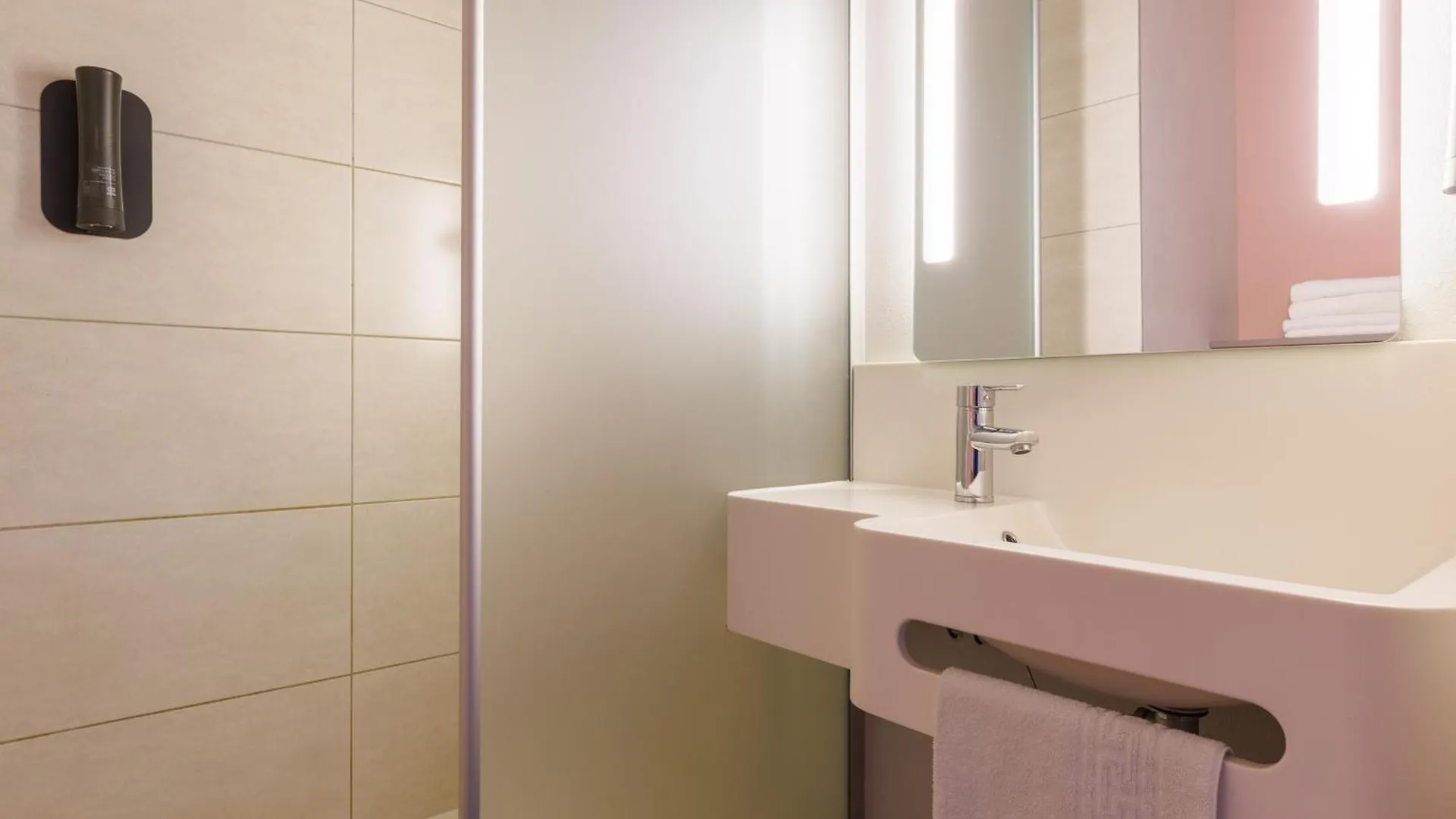 B&B Hotel Clermont-Ferrand Nord Riom